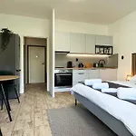 New Cozy Studio, Ac & Balcony Μπρατισλάβα