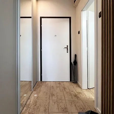 Apartament New Cozy Studio, Ac & Balcony