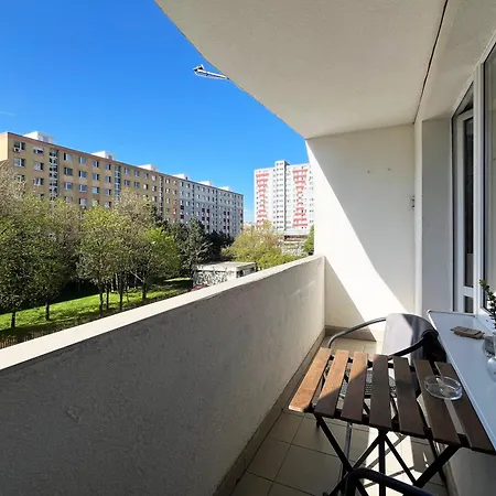 New Cozy Studio, Ac & Balcony Apartament