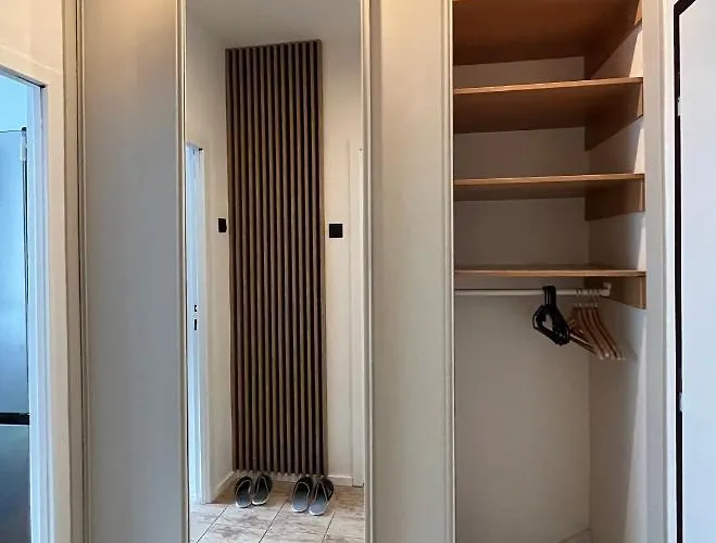 New Cozy Studio, Ac & Balcony Апартаменти