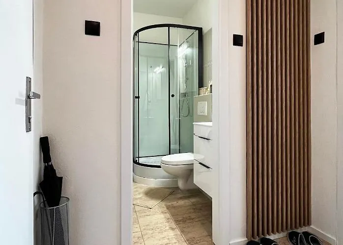 New Cozy Studio, Ac & Balcony