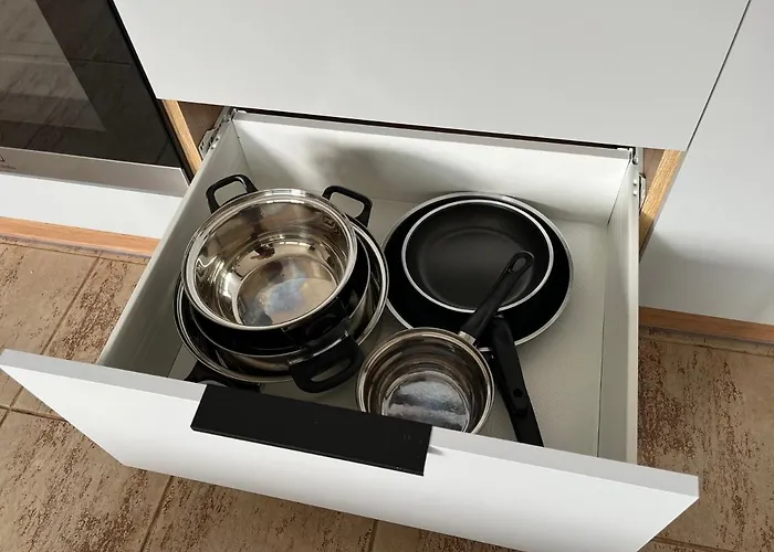 New Cozy Studio, Ac & Balcony Apartmán