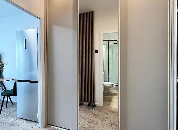 New Cozy Studio, Ac & Balcony *