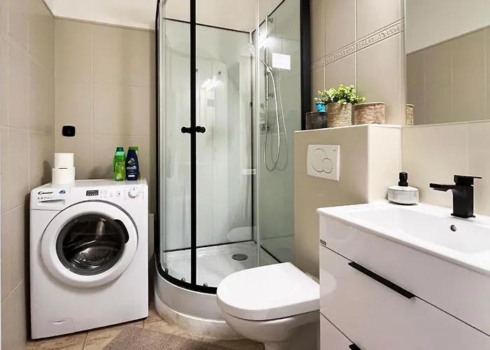 New Cozy Studio, Ac & Balcony *