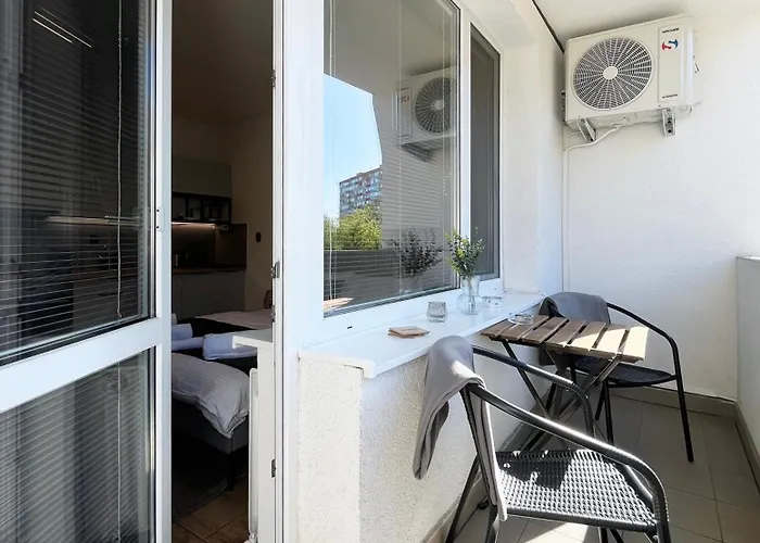 New Cozy Studio, Ac & Balcony * Братислава