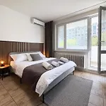 Apartment New Cozy Studio, Ac & Balcony *