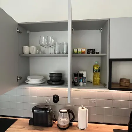 New Cozy Studio, Ac & Balcony *