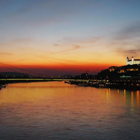 New Cozy Studio, Ac & Balcony Apartment Bratislava