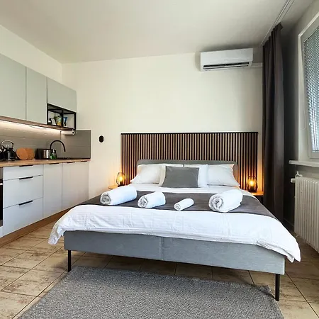 New Cozy Studio, Ac & Balcony Apartamento *